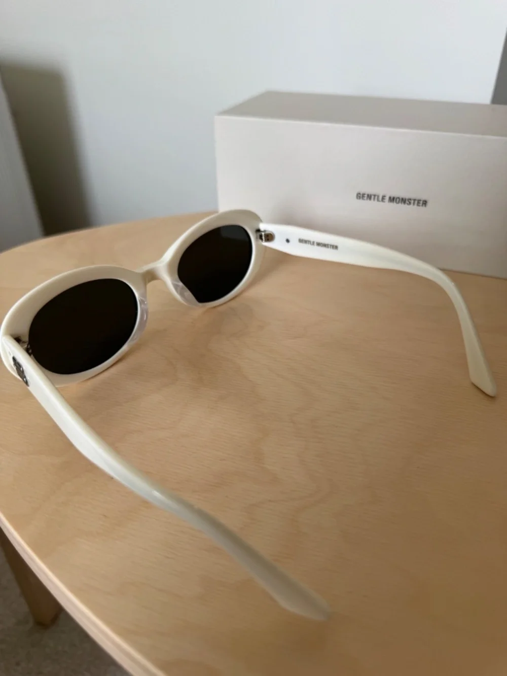 Gentle Monster La Mode W2 Sunglasses in White